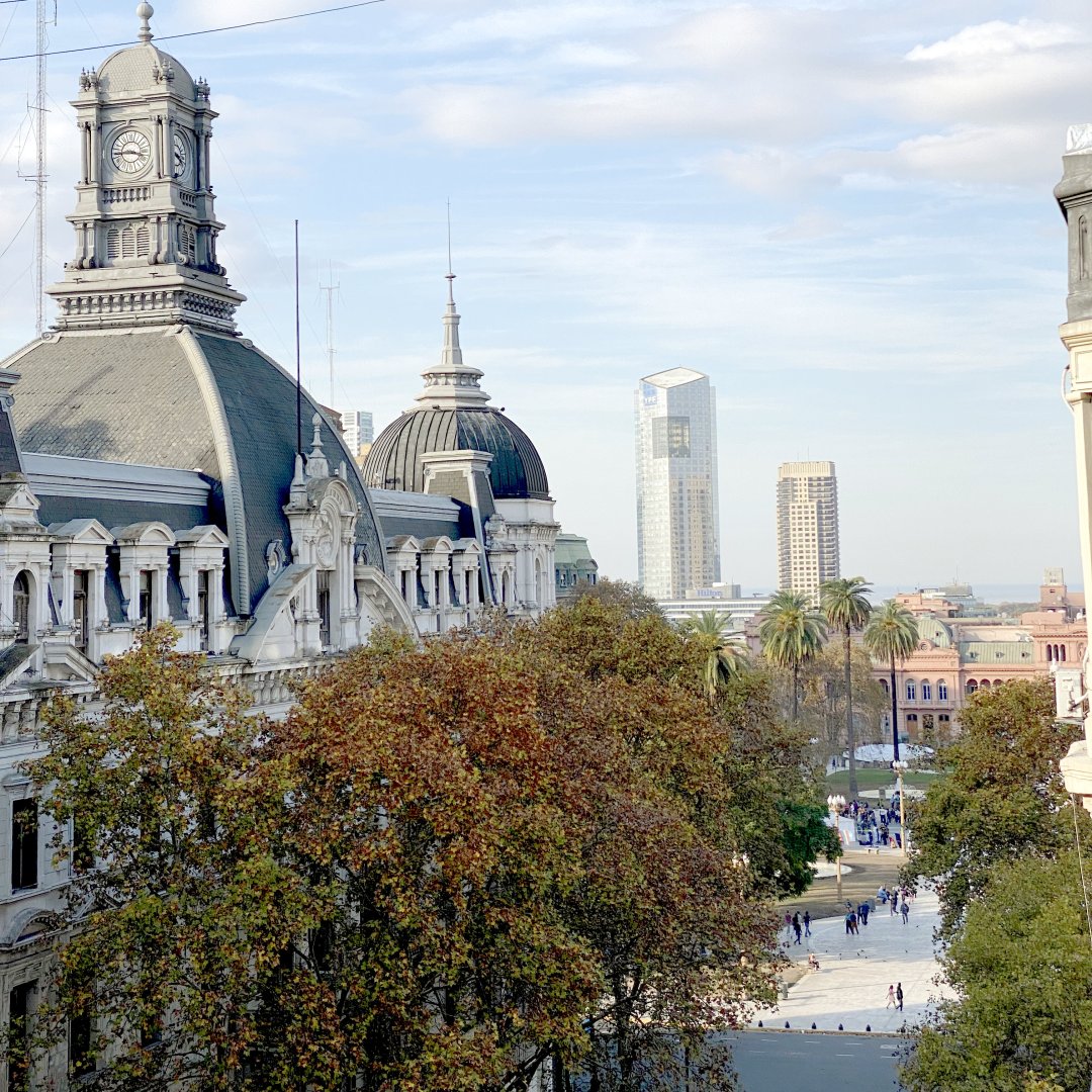 El eje institucional